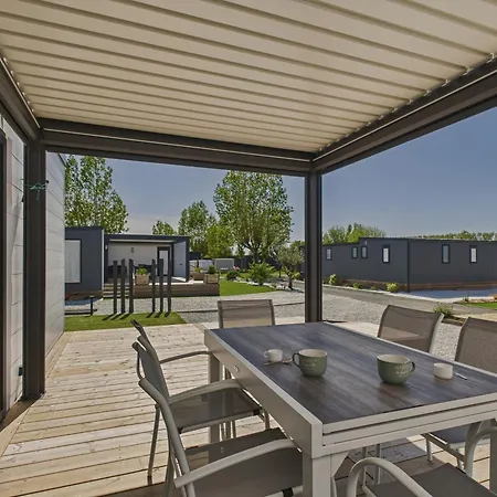 Neuf Pour 6 Avec Piscine Chauffee A L'annee Chalet